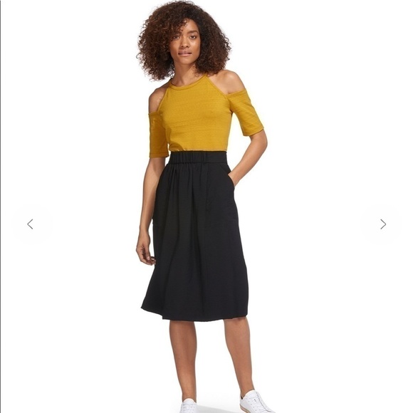 𝅺WHISTLES COLD SHOULDER TOP SIZE US 4 - Picture 1 of 10